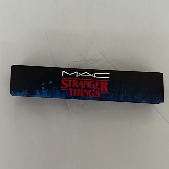 1 LEFT! Mac Stranger Things Marvelous Max Lipglass - Picture 3 of 9